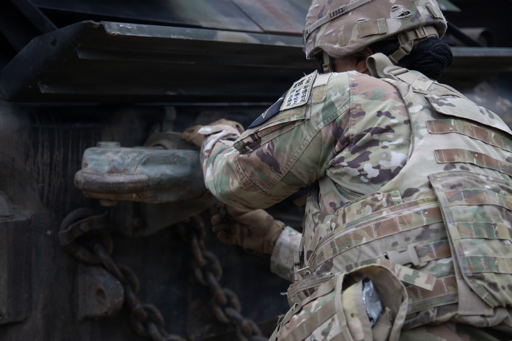 1-38 Field Artillery Regiment conducts vehicle recovery training with ROK partners