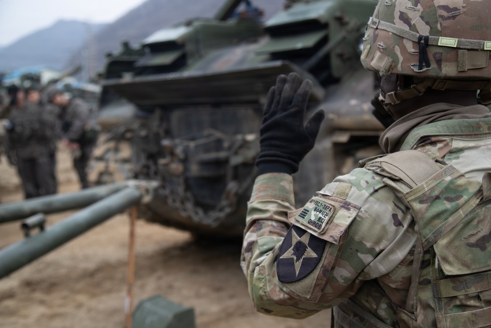 1-38 Field Artillery Regiment conducts vehicle recovery training with ROK partners