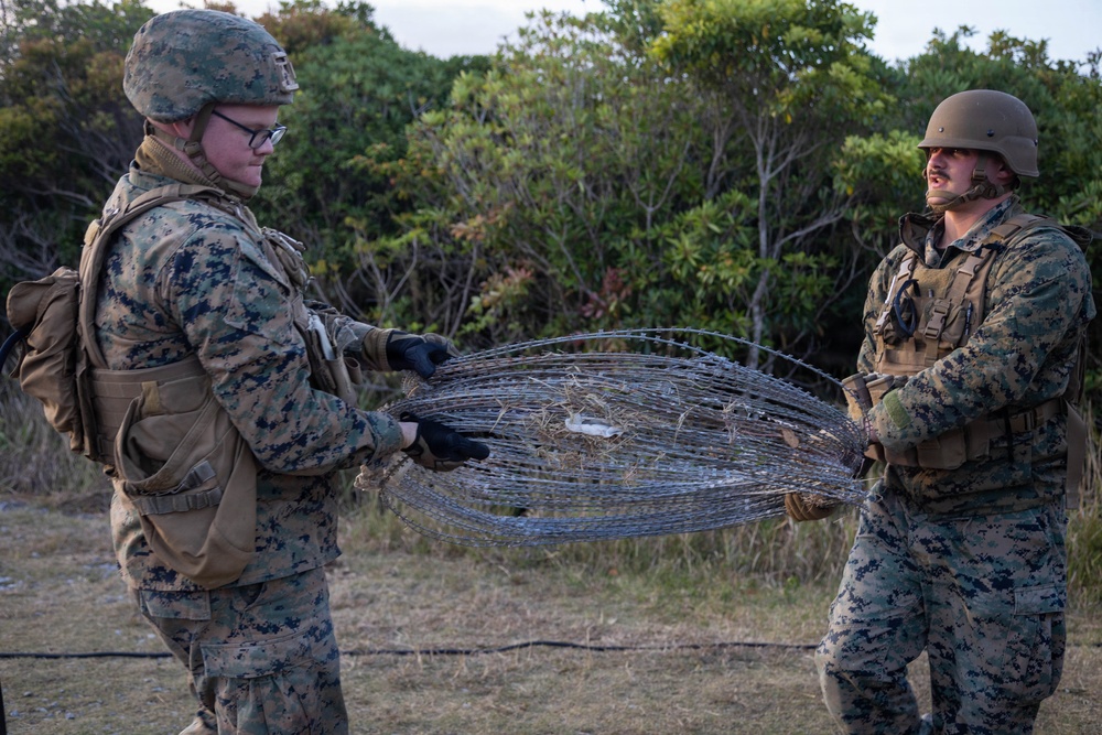 7th Communication Battalion Marines conduct strap exercise during Stormbreaker 26.2