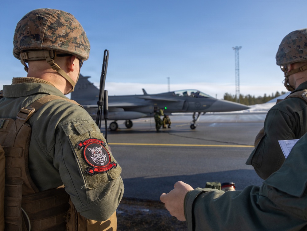 CORE26 | Swedish, U.S. Forces Join Together to Fuel Aircraft in the Arctic