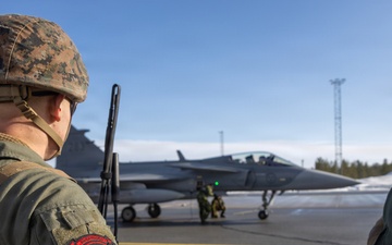 CORE26 | Swedish, U.S. Forces Join Together to Fuel Aircraft in the Arctic