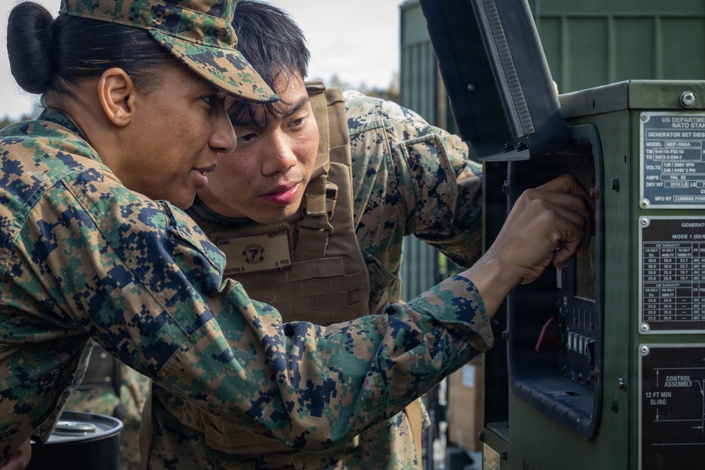 7th Communication Battalion Marines conduct communications training during Stormbreaker 26.2
