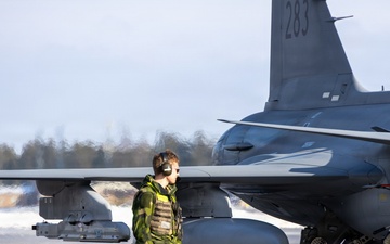 CORE26 | Swedish, U.S. Forces Join Together to Fuel Aircraft in the Arctic