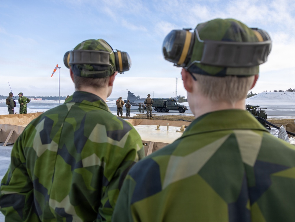 CORE26 | Swedish, U.S. Forces Join Together to Fuel Aircraft in the Arctic
