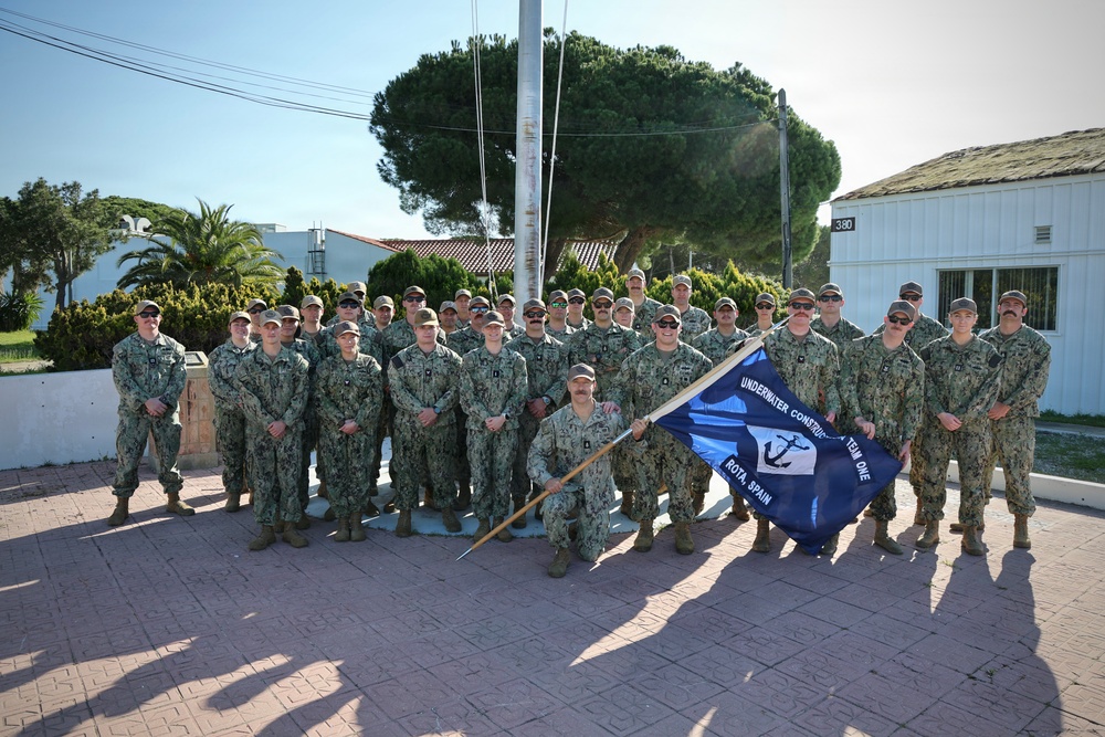UCT One Transfers Mission from Dive Detachment Bravo to Charlie