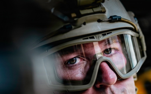 EOD Technicians Practice Daytime Rappelling Techniques