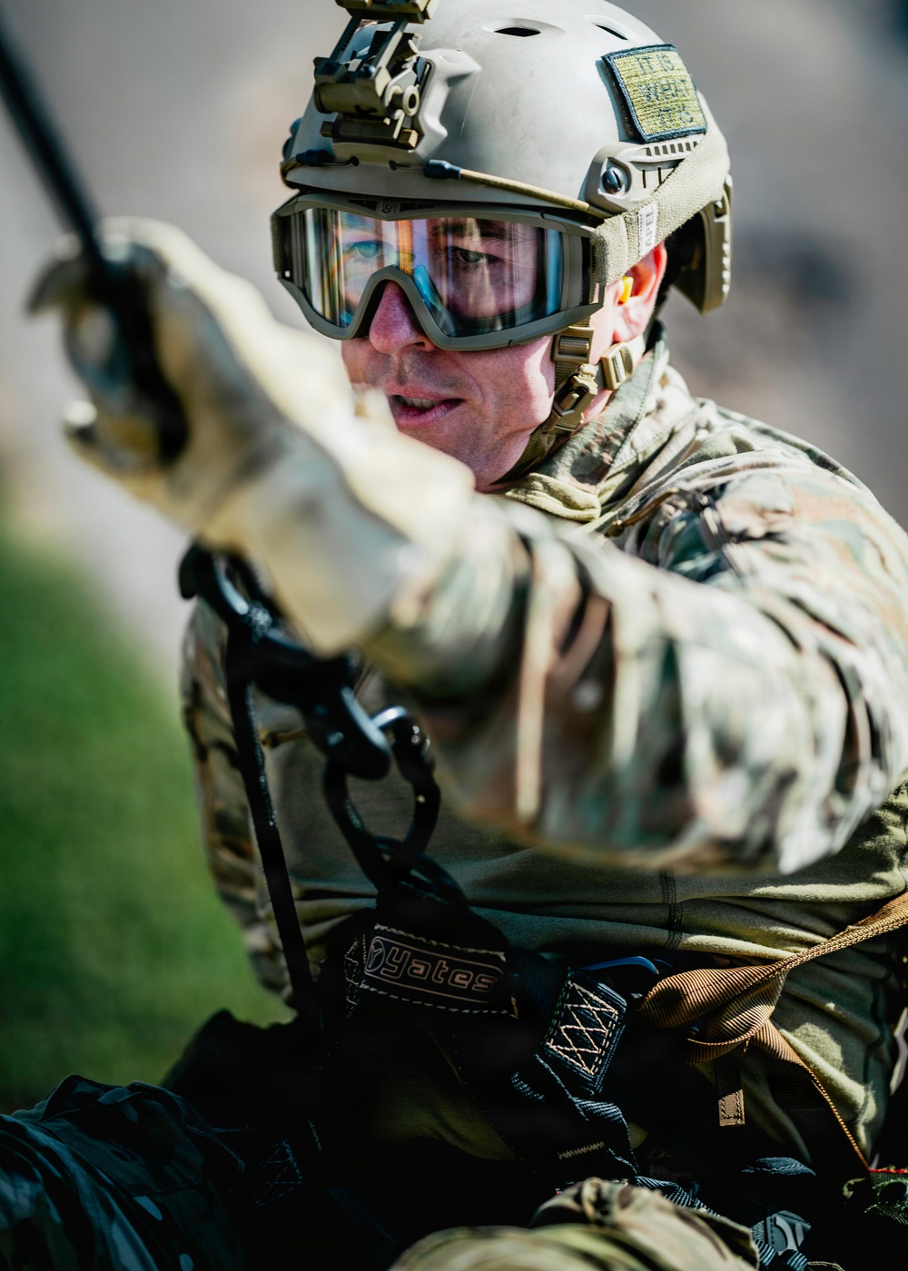 EOD Technicians Practice Daytime Rappelling Techniques