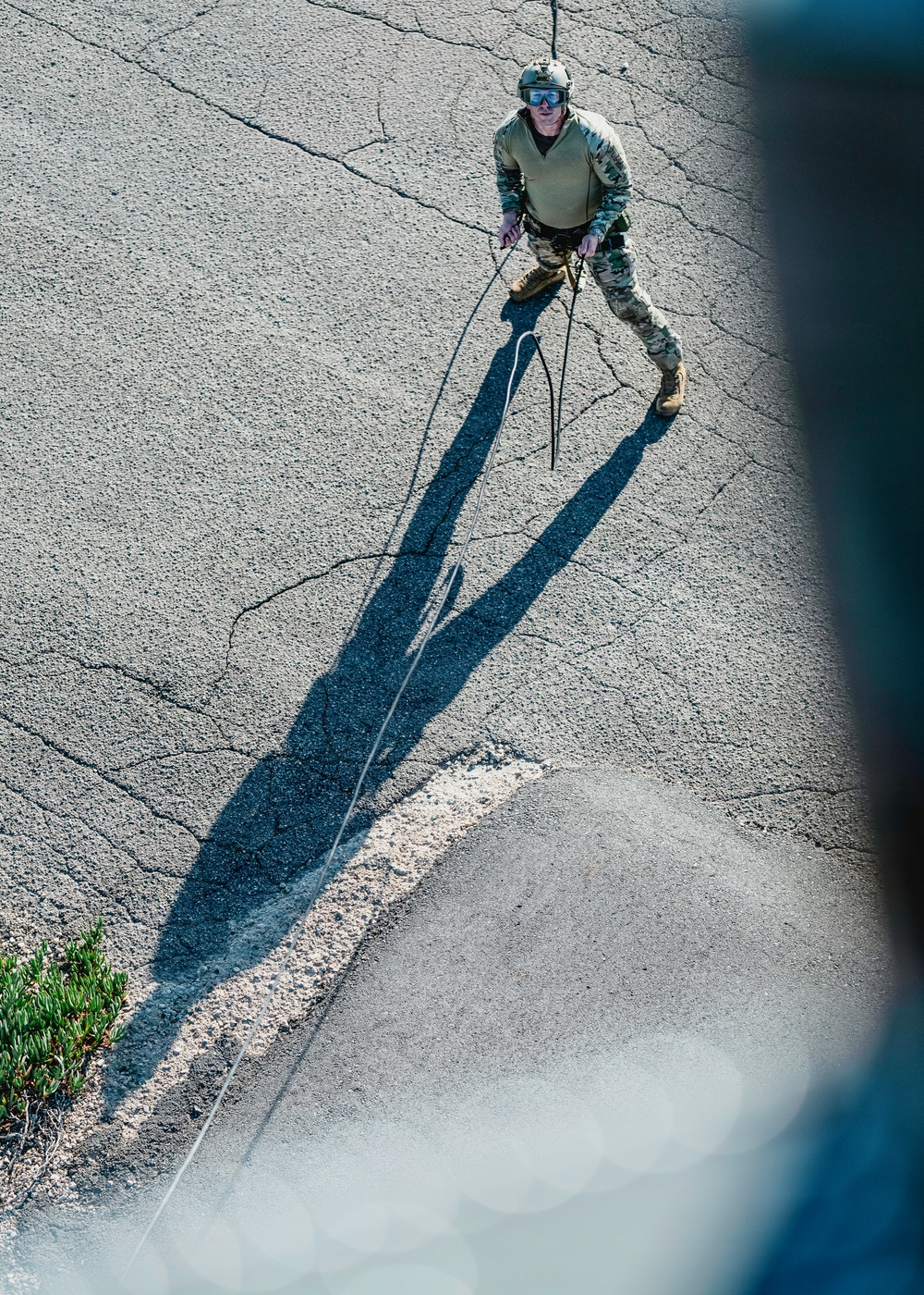 EOD Technicians Practice Daytime Rappelling Techniques