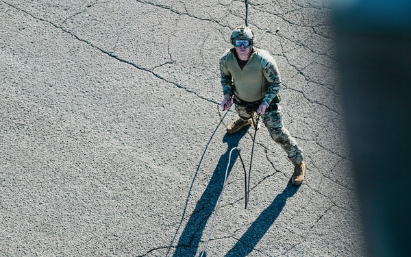 EOD Technicians Practice Daytime Rappelling Techniques