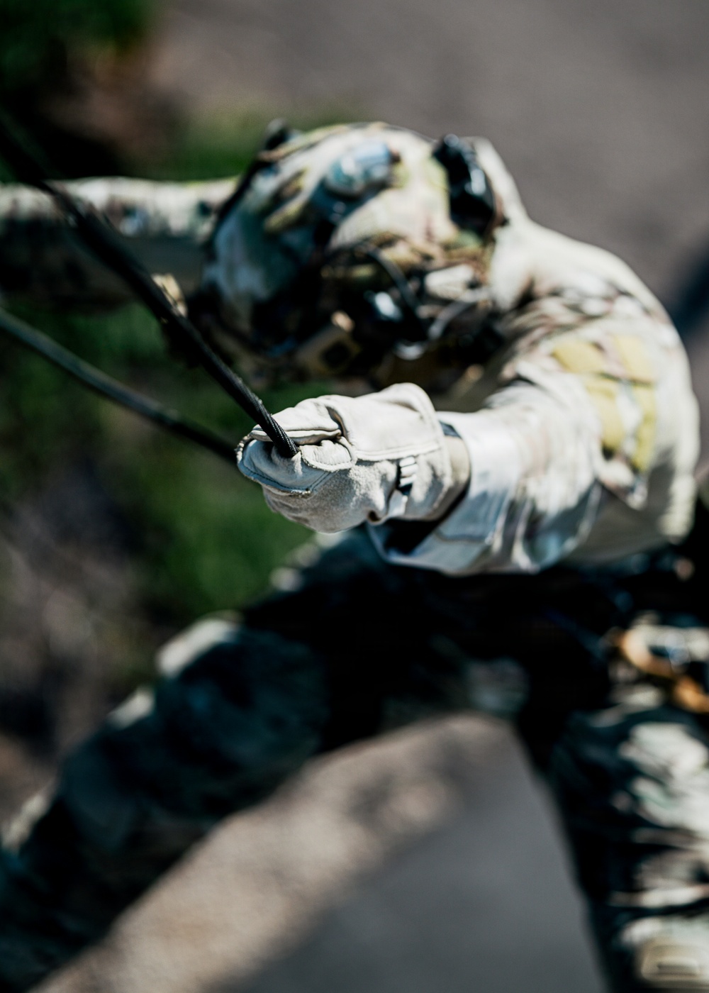 EOD Technicians Practice Daytime Rappelling Techniques