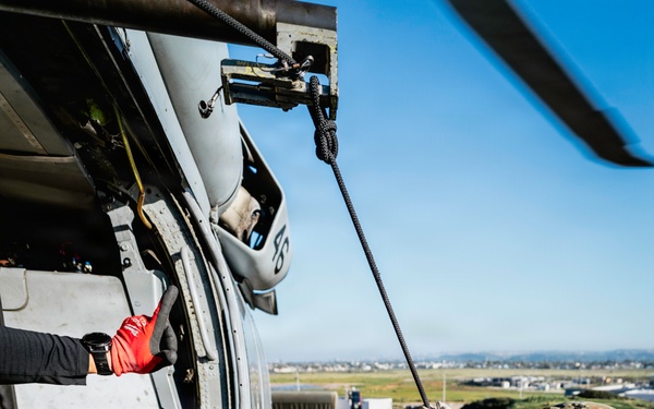 EOD Technicians Practice Daytime Rappelling Techniques
