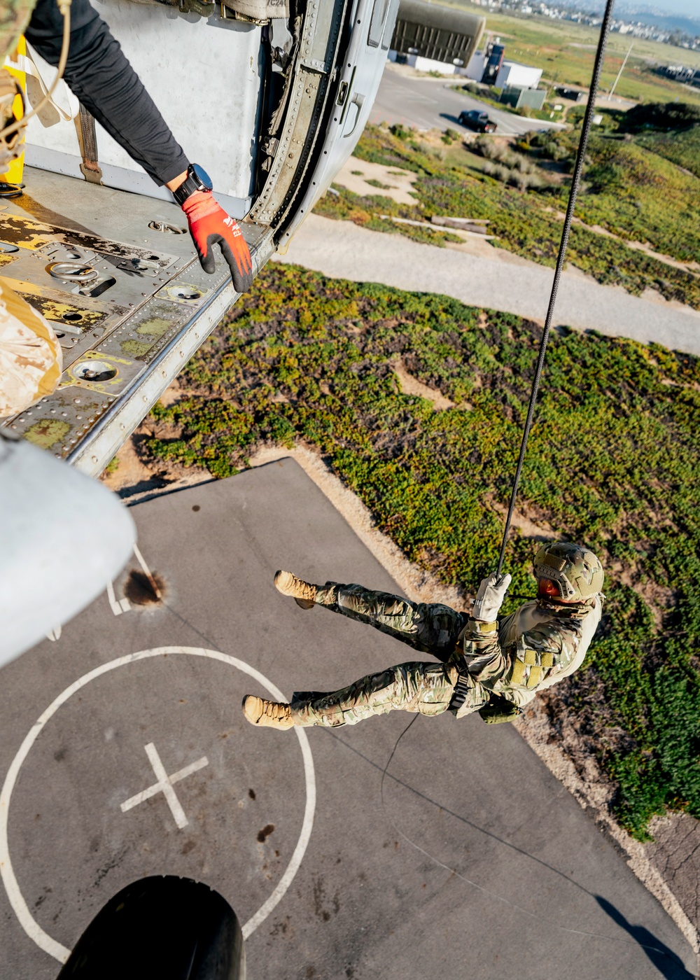 EOD Technicians Practice Daytime Rappelling Techniques