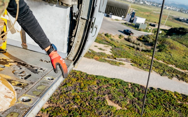 EOD Technicians Practice Daytime Rappelling Techniques