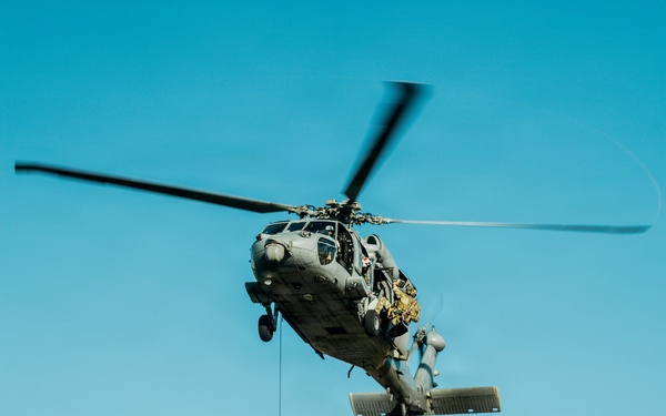 EOD Technicians Practice Daytime Rappelling Techniques