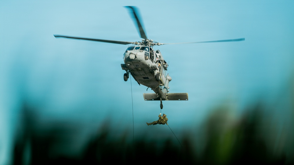 EOD Technicians Practice Daytime Rappelling Techniques