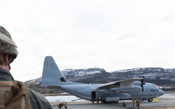 CORE26 | Air-to-air U.S. Marine Refuel Finnish F/A-18 Hornets over Arctic Circle