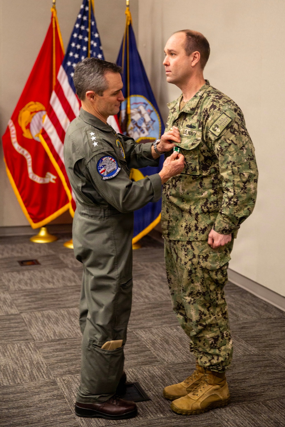 VADM Perry awards CDR Robinson for rescue