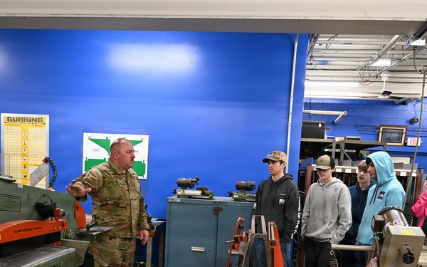 Metals Technology Shop Highlights Differences Between Civilian and Federal Careers for Students