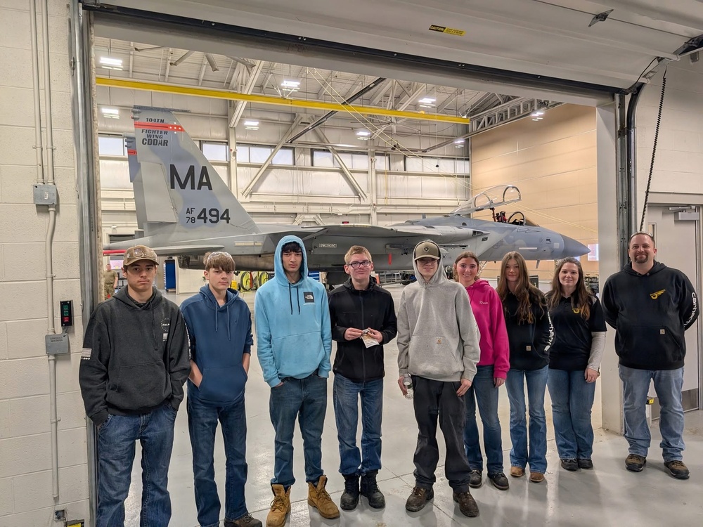 Metals Technology Shop Highlights Differences Between Civilian and Federal Careers for Students