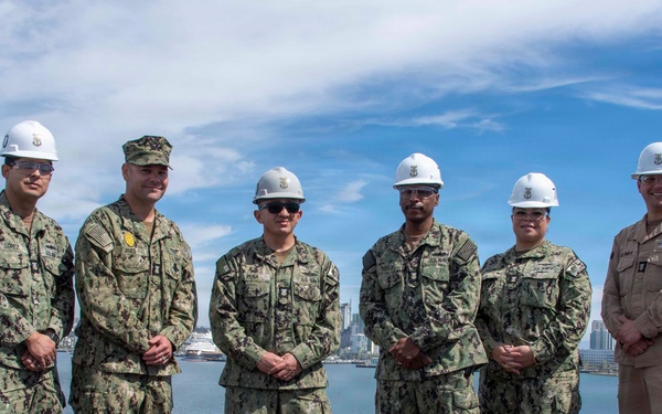USS Carl Vinson (CVN 70) holds reenlistment ceremony