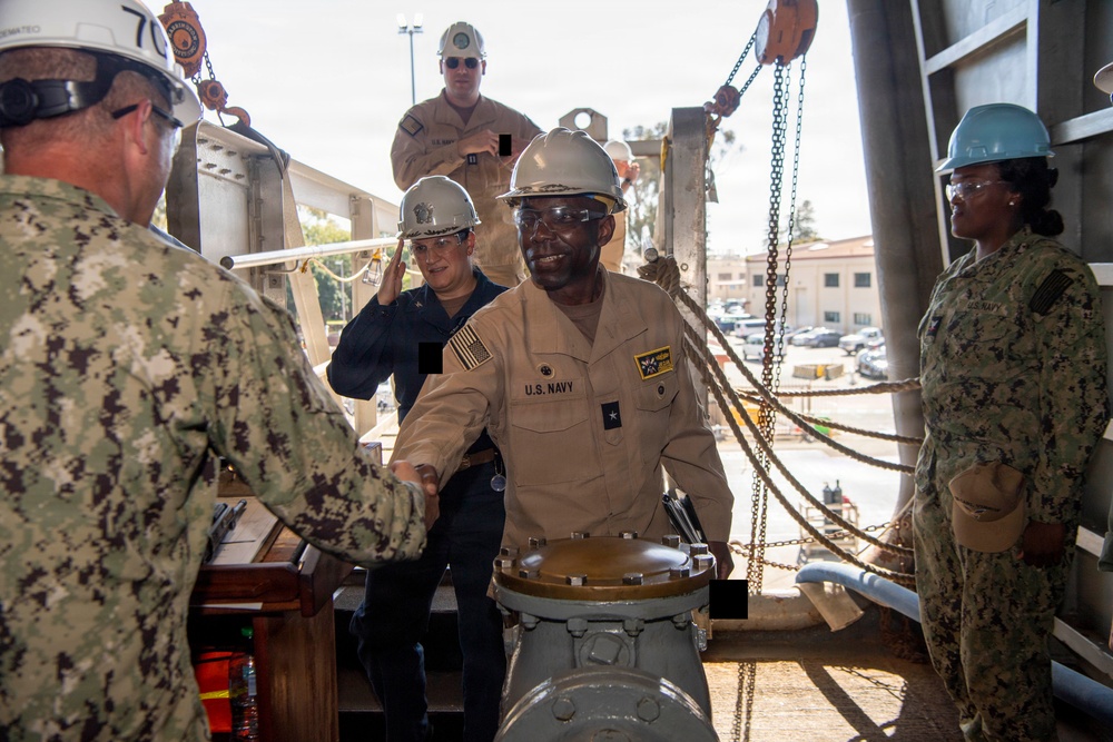 USS Carl Vinson (CVN 70) welcomes Carrier Strike Group 1 commander