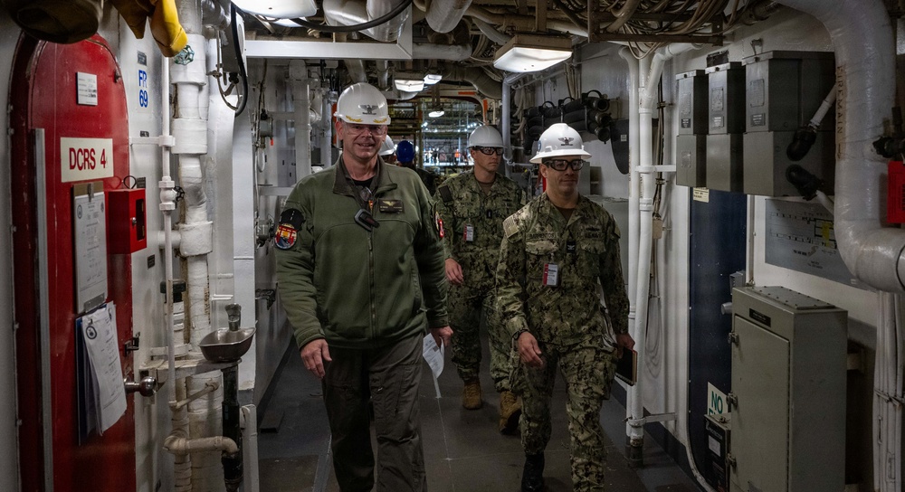 USS America (LHA 6) Hosts Amphibious Squadron 5 Commander