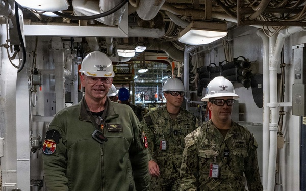 USS America (LHA 6) Hosts Amphibious Squadron 5 Commander