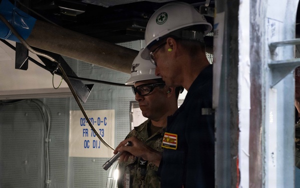 USS America (LHA 6) Hosts Amphibious Squadron 5 Commander