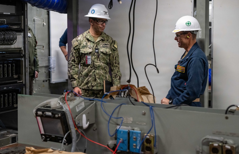 USS America (LHA 6) Hosts Amphibious Squadron 5 Commander