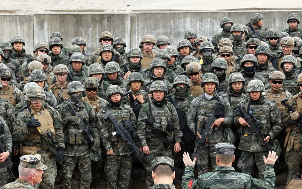 Republic of Korea Marine Corps Commandant, III MEF Commander visit Marines during Freedom Shield 26