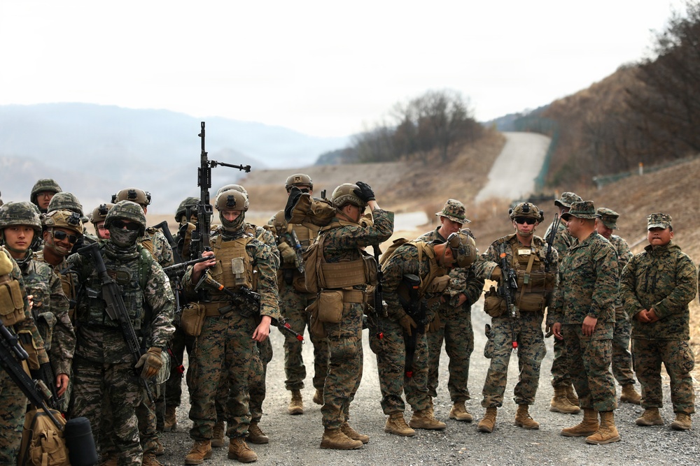Republic of Korea Marine Corps Commandant, III MEF Commander visit Marines during Freedom Shield 26
