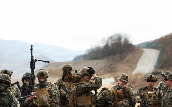 Republic of Korea Marine Corps Commandant, III MEF Commander visit Marines during Freedom Shield 26