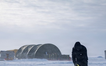 Underwater Construction Technicians at Operation Ice Camp 2026