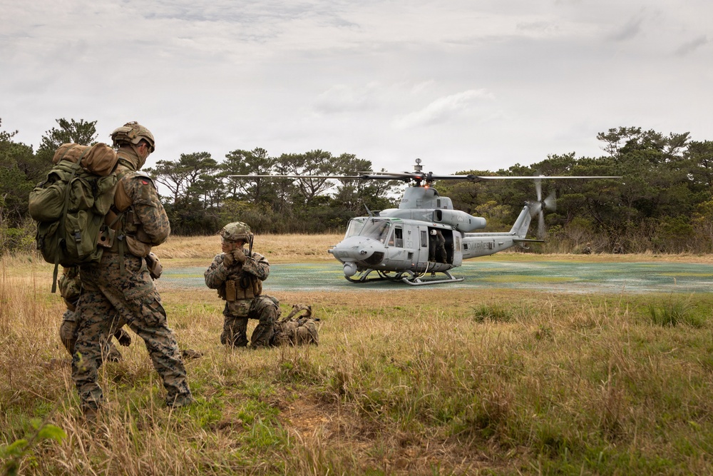 U.S. Marines with 3rd Reconnaissance Battalion conduct a covert landing in a simulated hostile environment