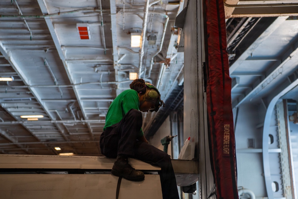 Nimitz Sailor Conducts Maintenance