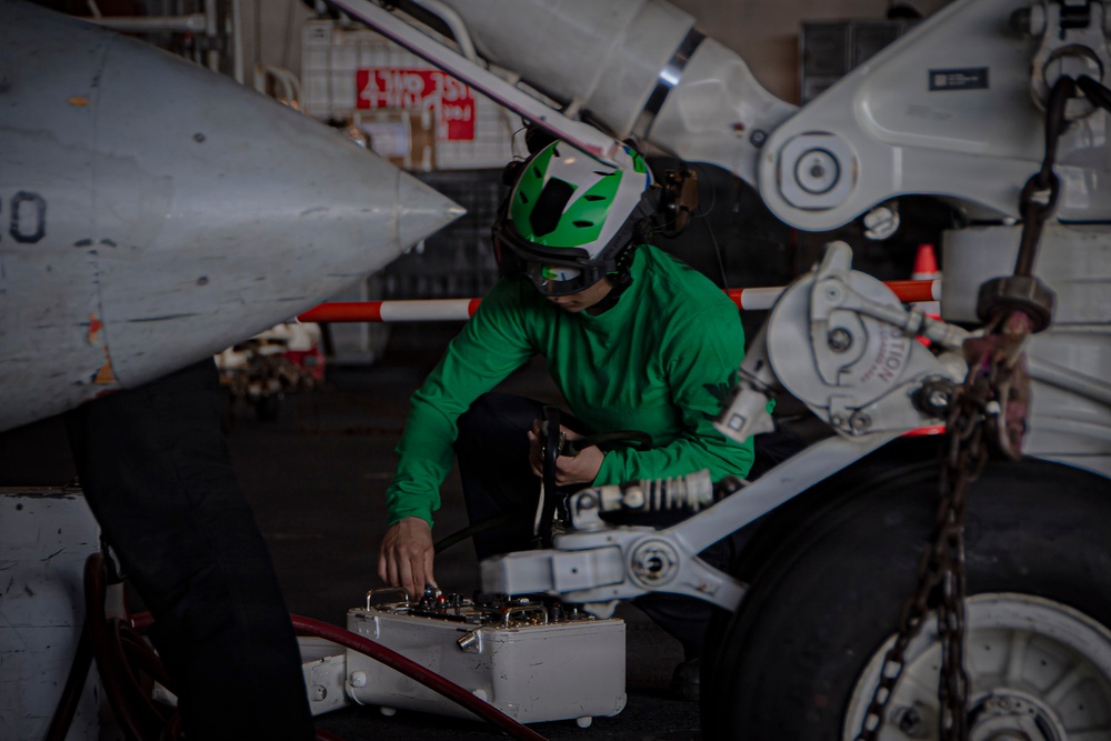 Nimitz Conducts Maintenance
