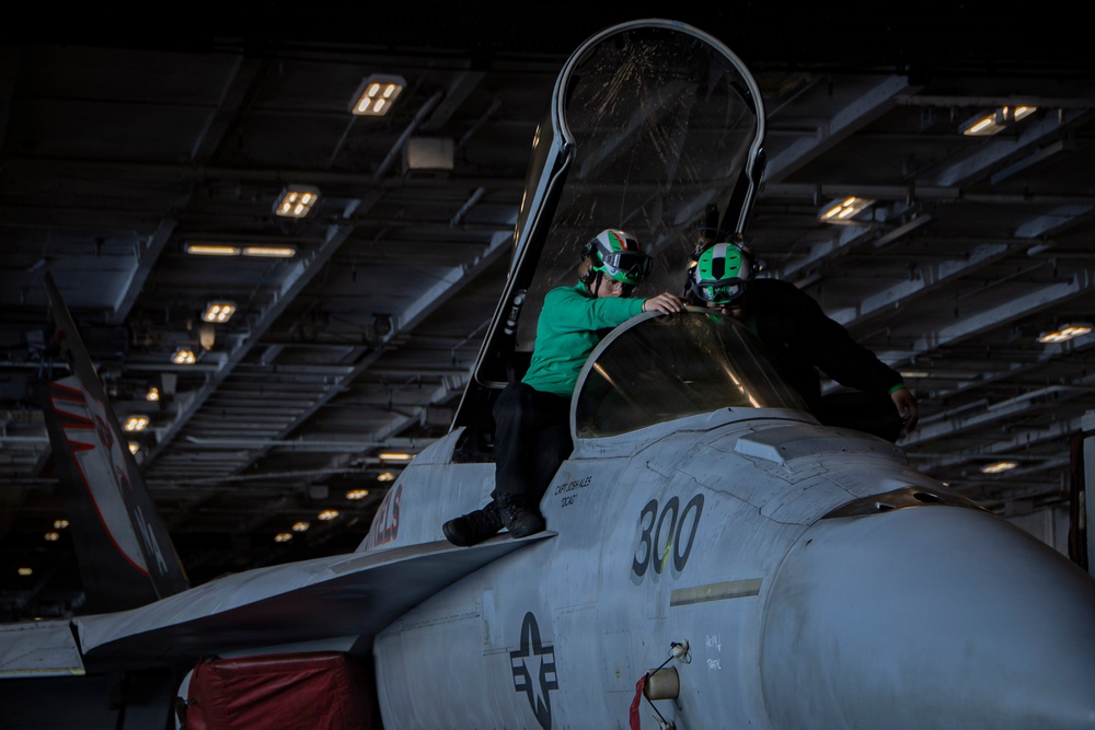 Nimitz Conducts Maintenance