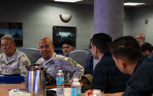 U.S. 7th Fleet hosts Philippine Navy for Staff Talks