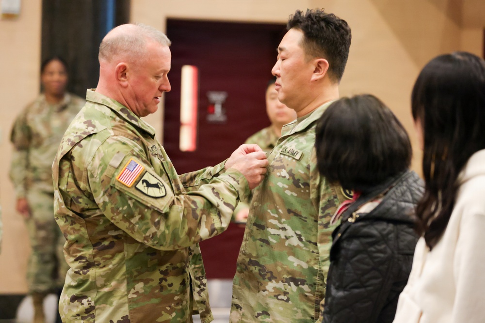Lt. Gen. Robert D. Harter promotes Three Army Reservist at Camp Humphreys