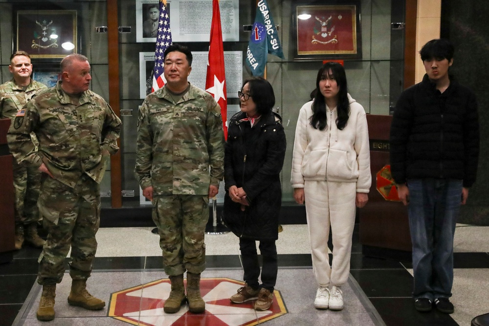 Lt. Gen. Robert D. Harter Promotes Soldiers
