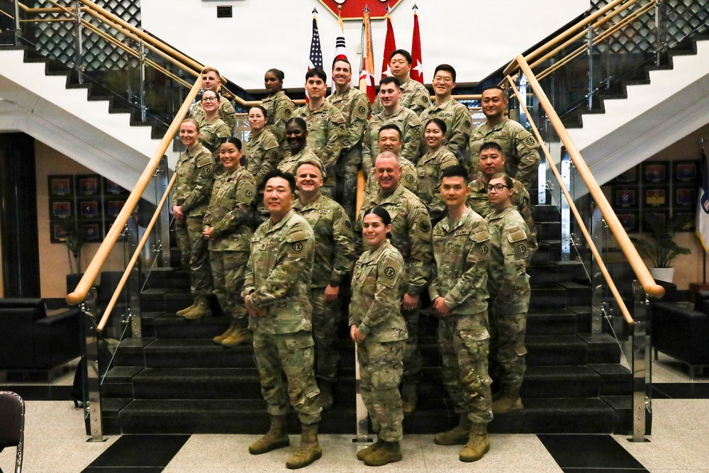 Lt. Gen. Robert D. Harter Promotes Soldiers