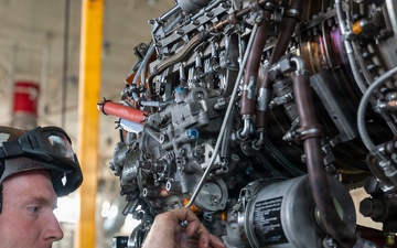 HMH-466 replaces engine on CH-53E Super Stallion