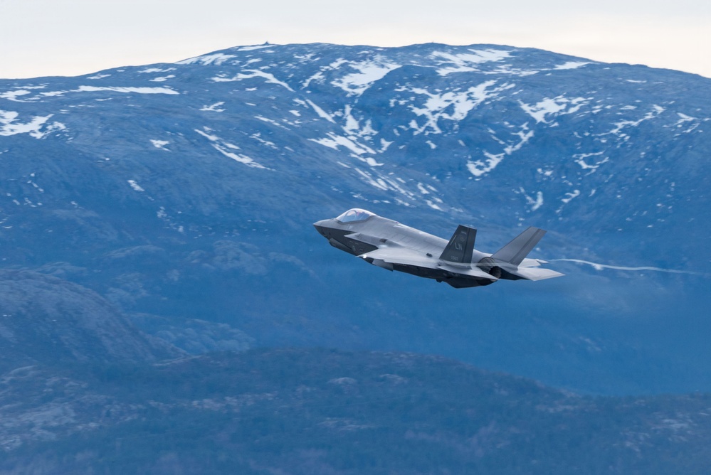 48 FW, RNoAF takeoffs at Cold Response 26