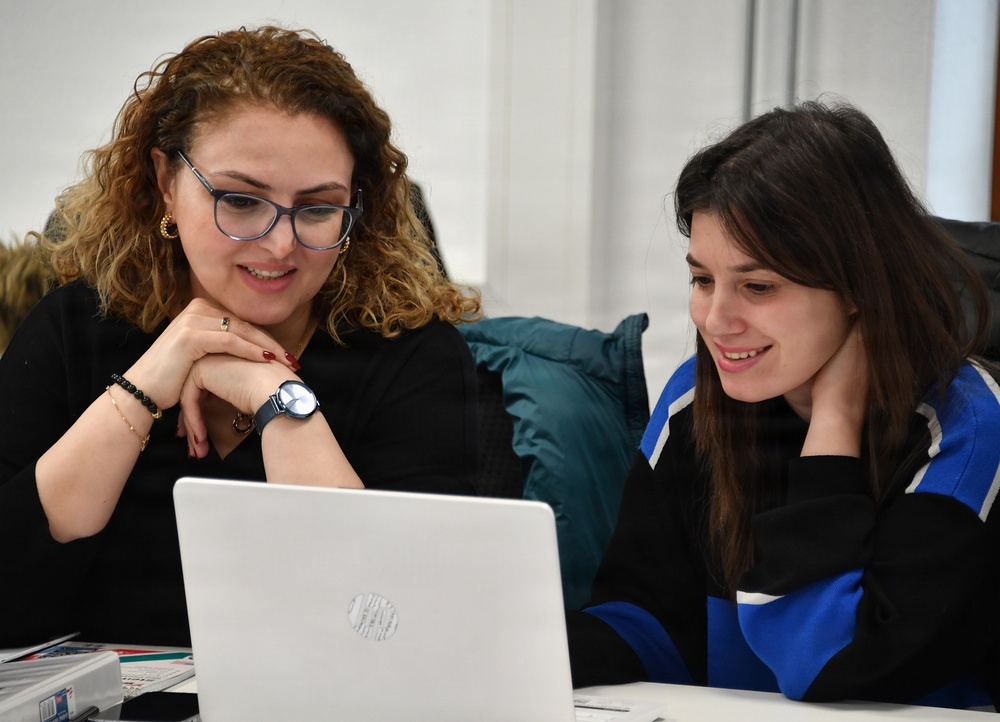 Participants work together during a course in the Partner Language Training Center Europe