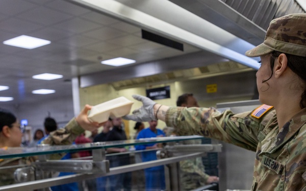 55th Quartermaster Company Provides Meal Support at LRMC Dining Facility