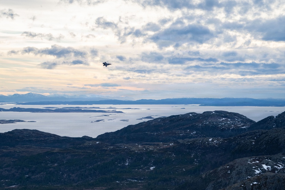 48 FW, RNoAF conduct low level operations at Cold Response 26
