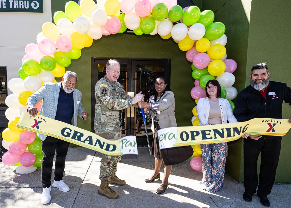 Fort Lee Exchange hosts Panera Bread grand opening