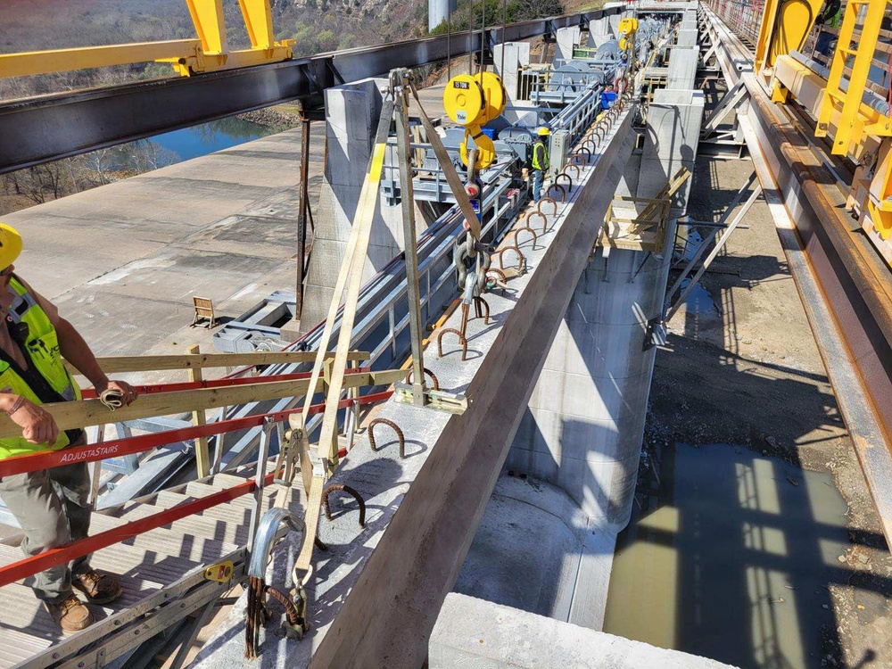 Major milestone for the Tenkiller Bridge project