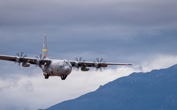 Mobility aircrews train with advanced tactics in Arizona