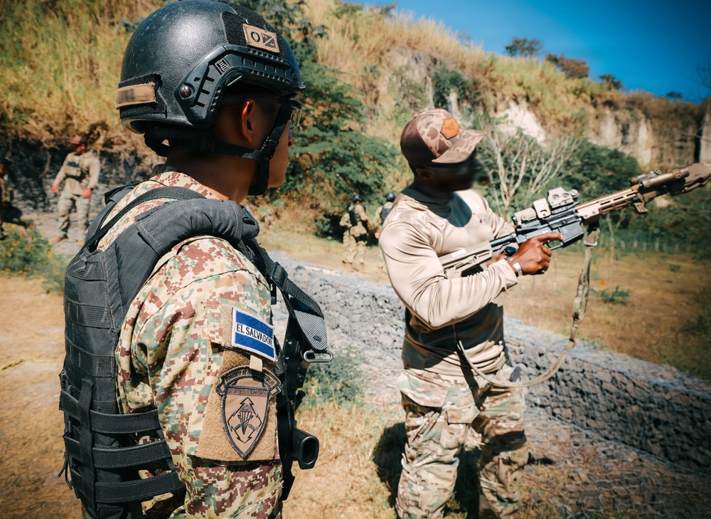 U.S. Army Green Berets Train With Salvadoran Special Operations Forces